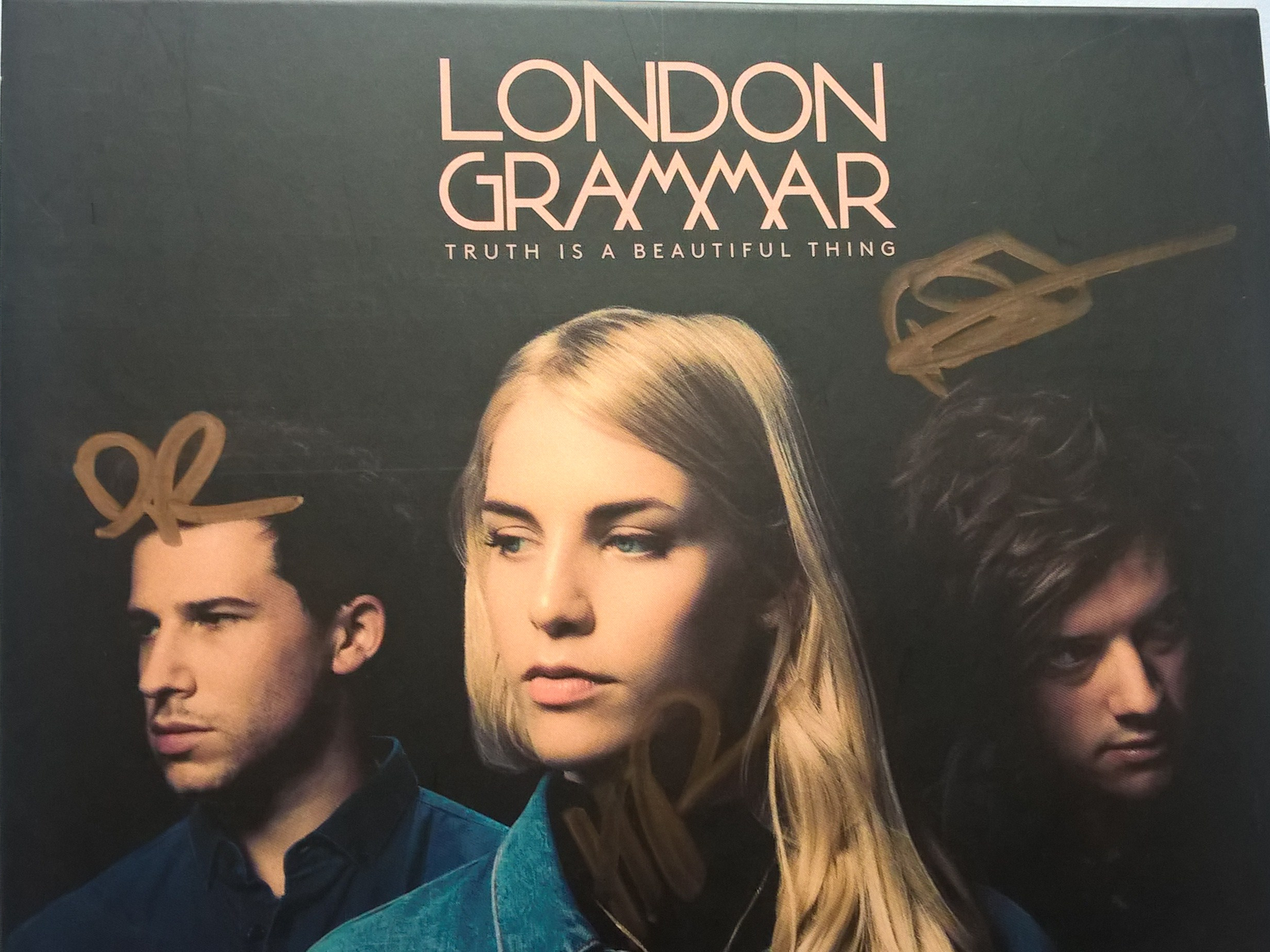 Le 2ème album de London Grammar (2017) dédicacé par le trio.