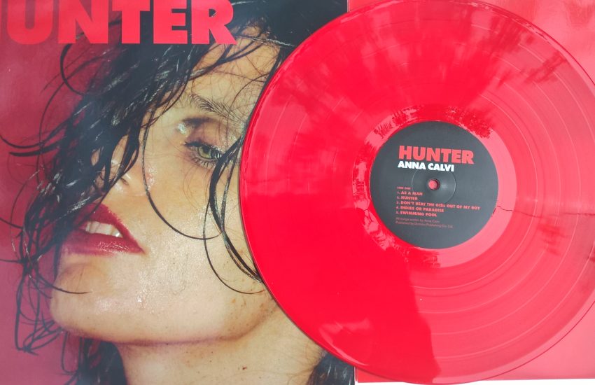 Anna Calvi:, Hunter, album manifeste rouge!