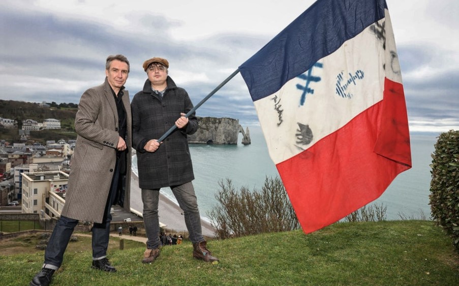 Peter Doherty et Frédéric Lo sur la falaise d'Amont à Etretat 9 Fev 2022